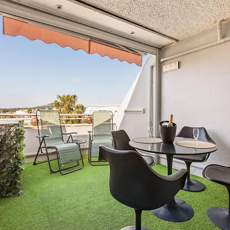 Happy Days Port Ambonne Renovated One-bedroom With Terrace Dom wakacyjny