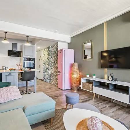 Happy Days Port Ambonne Renovated One-bedroom With Terrace Dom wakacyjny *