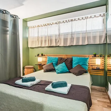 Dom wakacyjny Happy Days Port Ambonne Renovated One-bedroom With Terrace
