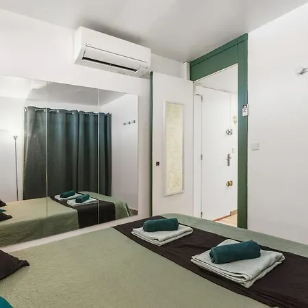 Happy Days Port Ambonne Renovated One-bedroom With Terrace Dom wakacyjny