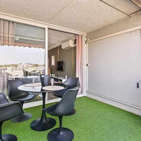 Happy Days Port Ambonne Renovated One-bedroom With Terrace Dom wakacyjny *